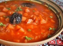 Постный борщ с черносливом