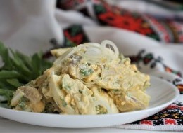 Салат с селедкой, картофелем и яйцом